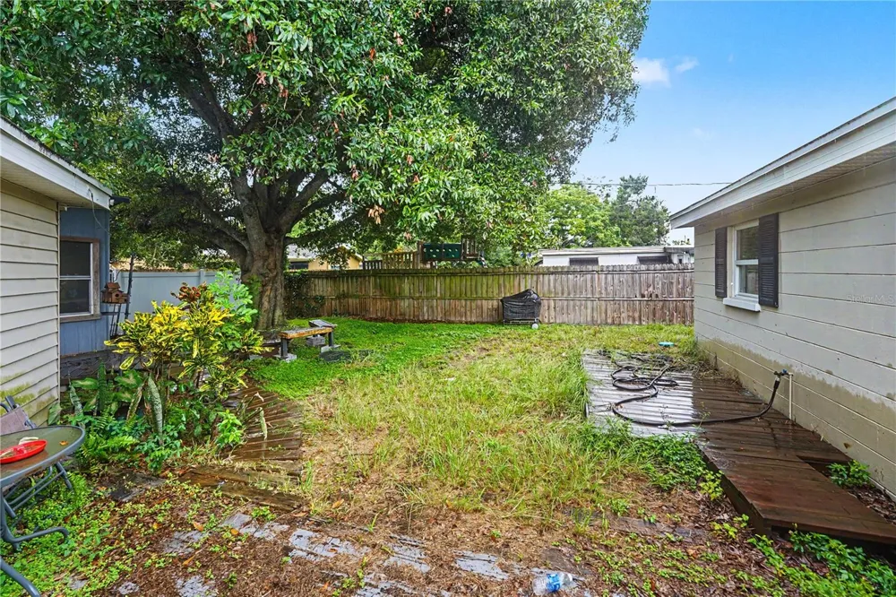 8490 92ND TER Seminole, FL 33777