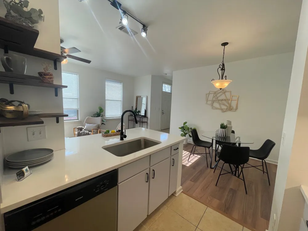 1201 Grove Boulevard #702 Austin, TX 78741