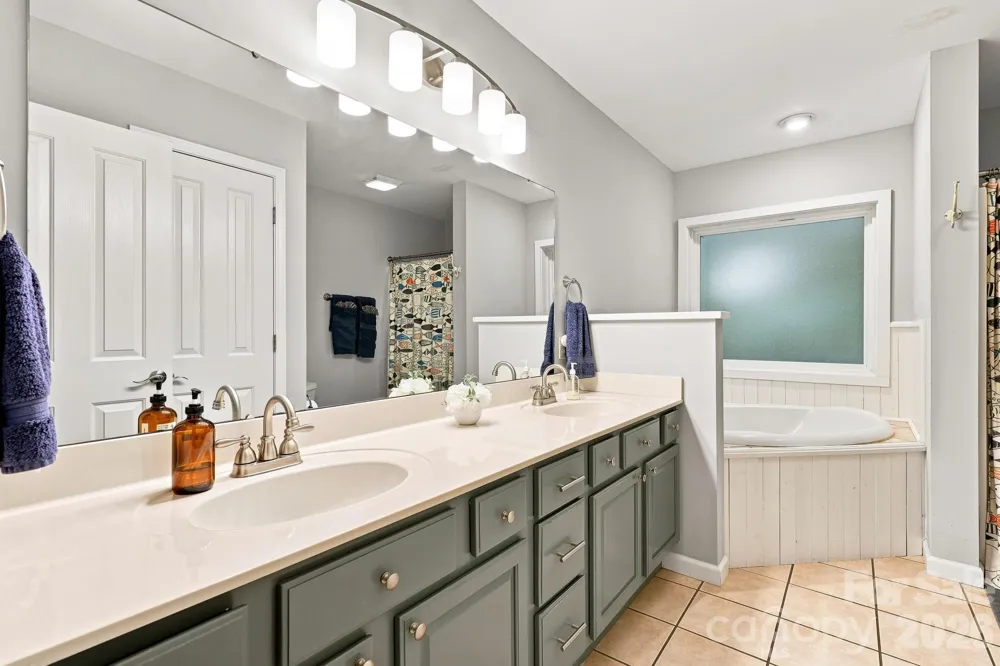 291 Merrills Chase Road Asheville, NC 28803
