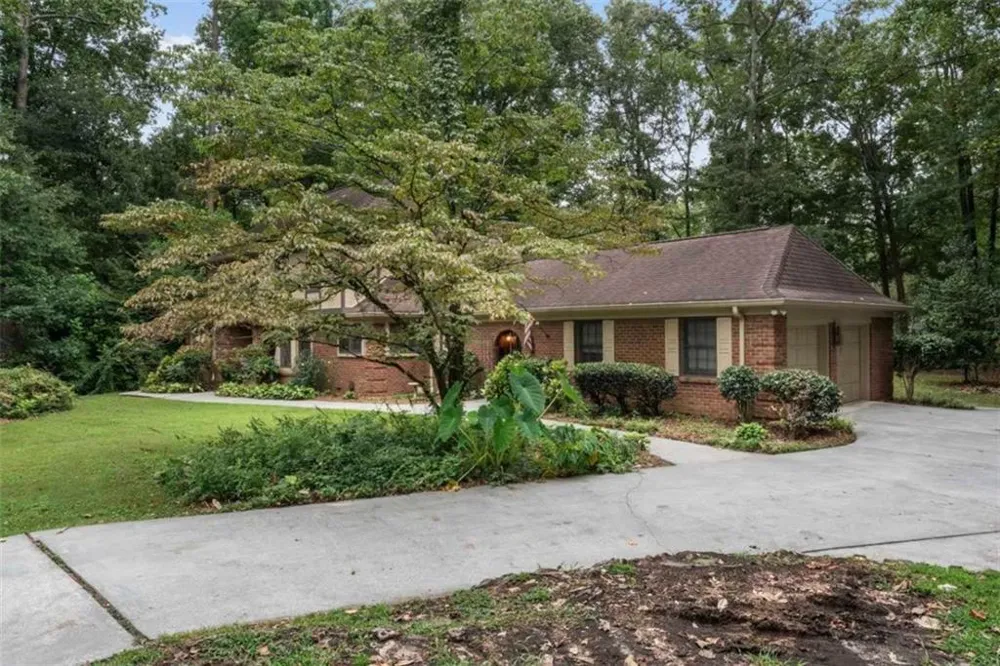 2645 Creek Indian Trail Jonesboro, GA 30236