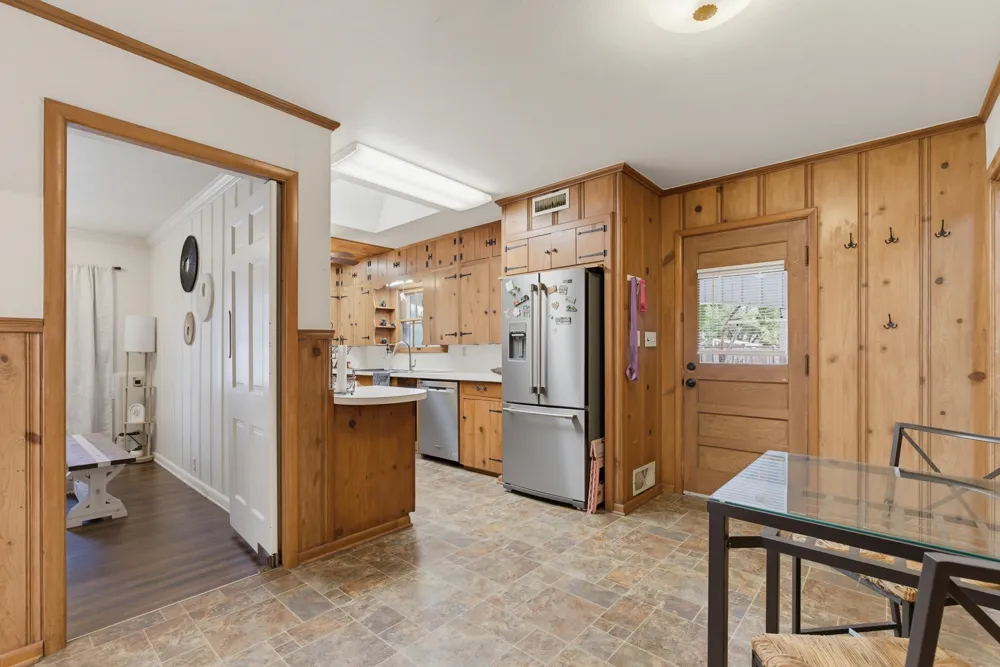 360 S 11th Avenue Munday, TX 76371