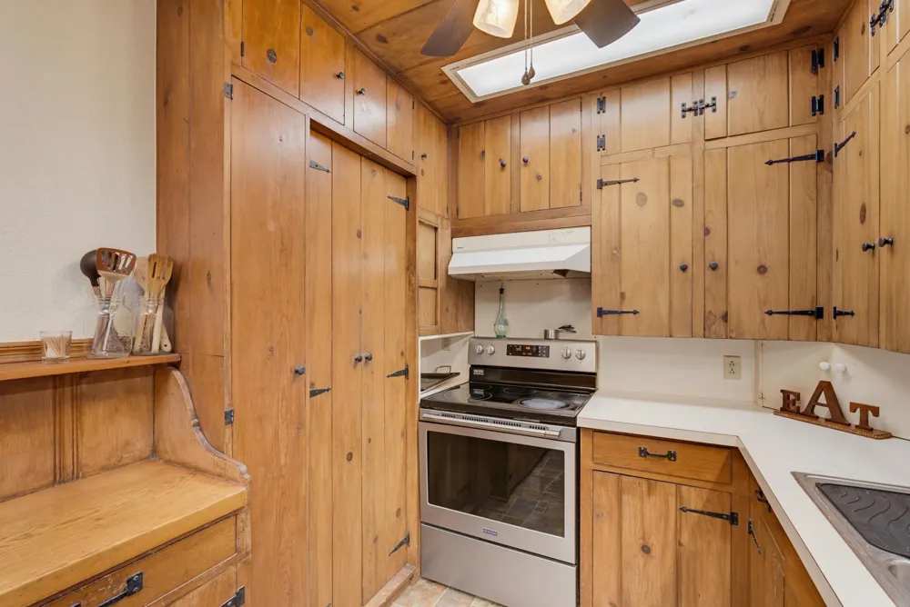 360 S 11th Avenue Munday, TX 76371