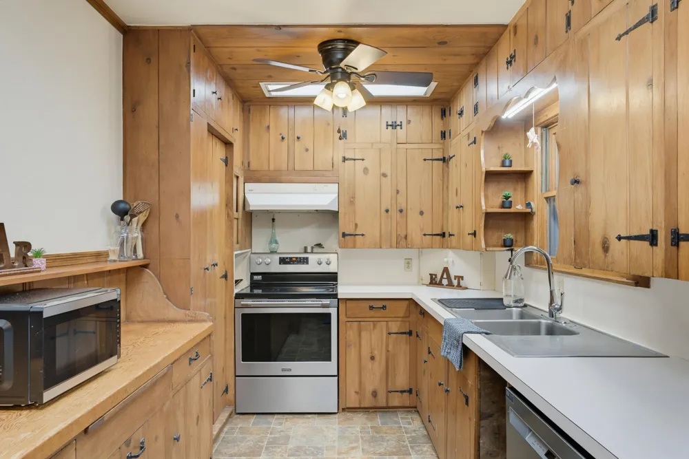 360 S 11th Avenue Munday, TX 76371