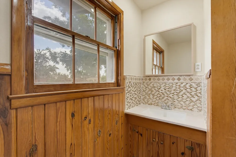 360 S 11th Avenue Munday, TX 76371