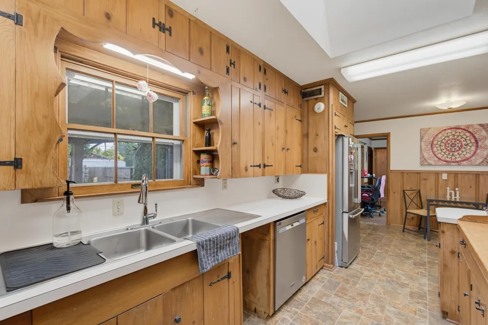 360 S 11th Avenue Munday, TX 76371