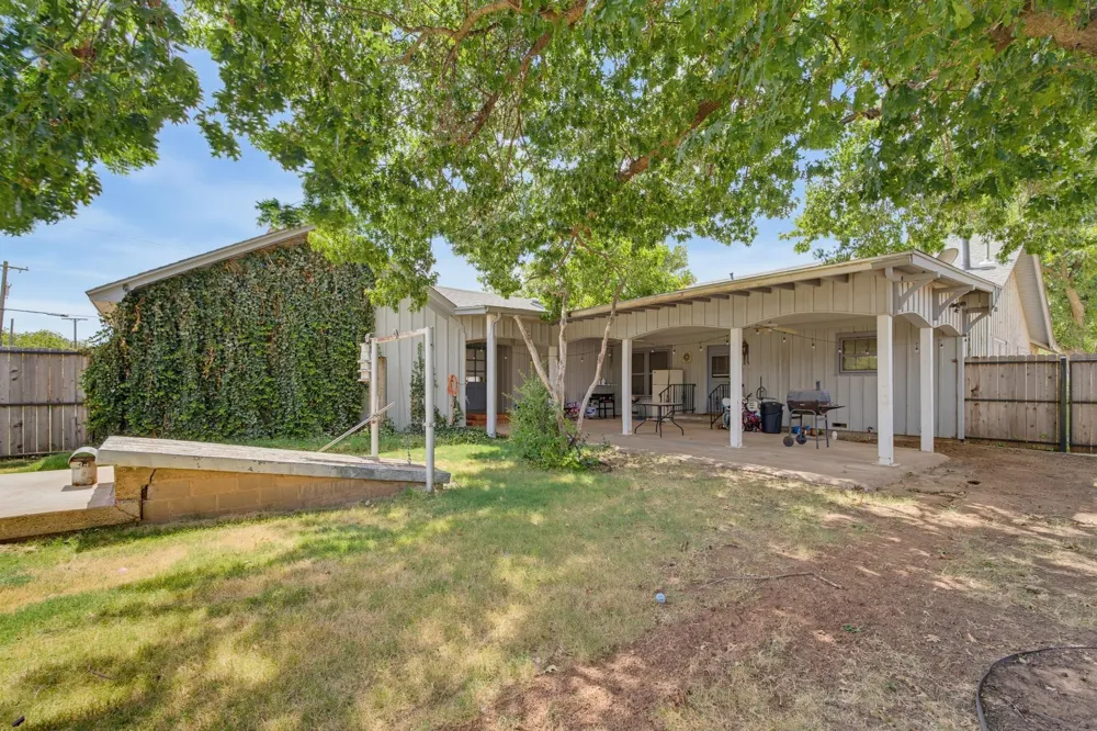 360 S 11th Avenue Munday, TX 76371