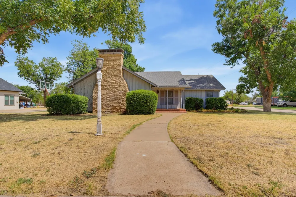 360 S 11th Avenue Munday, TX 76371