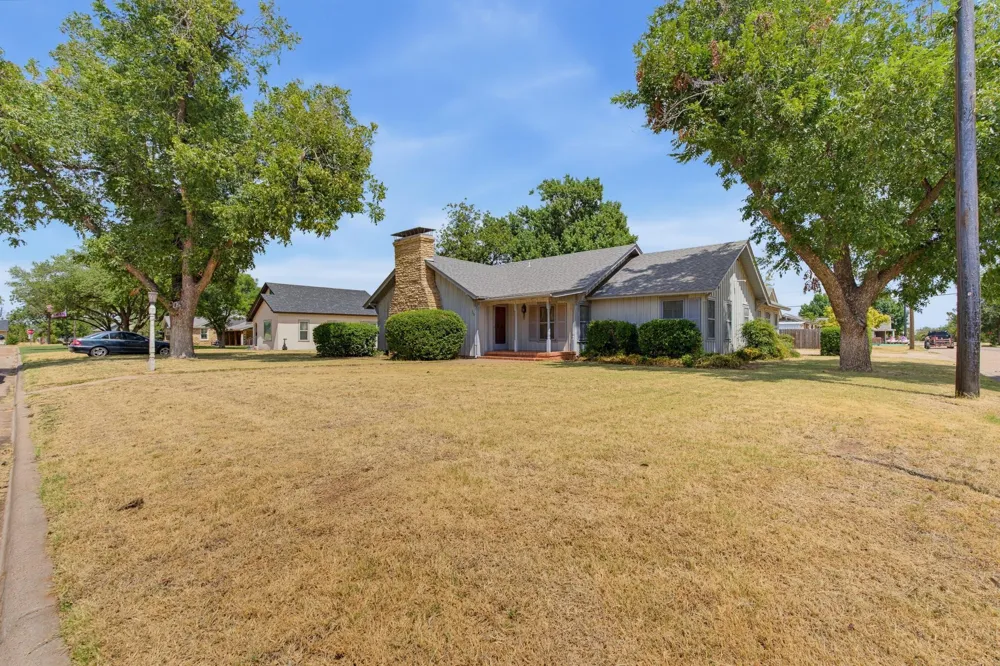360 S 11th Avenue Munday, TX 76371