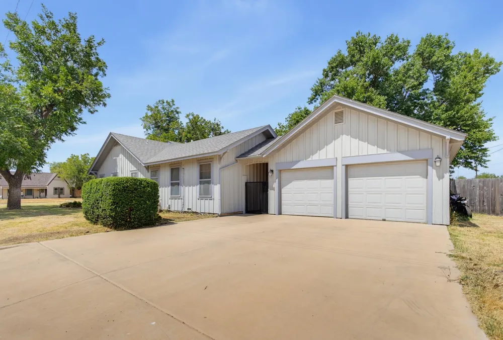 360 S 11th Avenue Munday, TX 76371