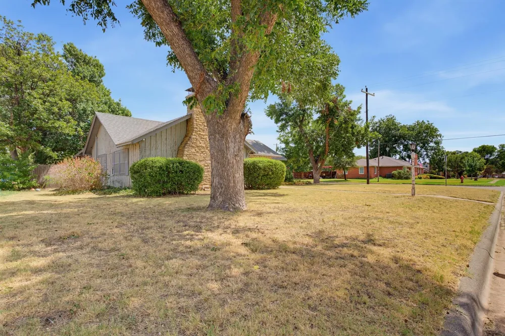 360 S 11th Avenue Munday, TX 76371