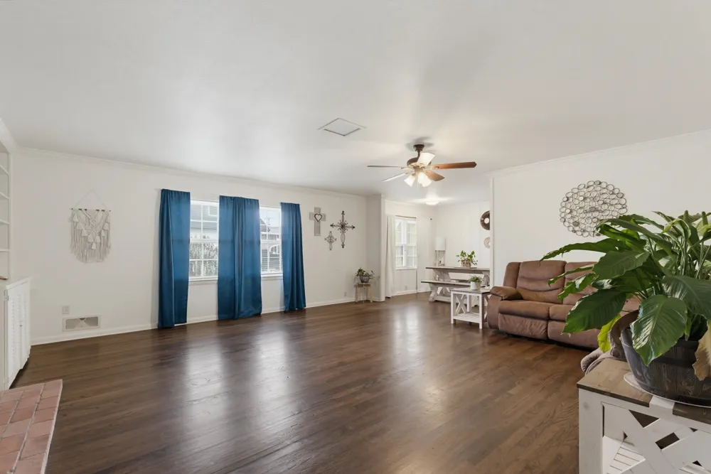 360 S 11th Avenue Munday, TX 76371