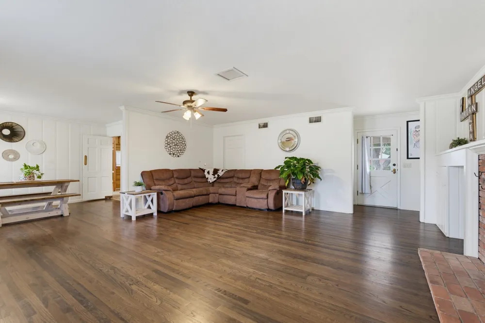 360 S 11th Avenue Munday, TX 76371