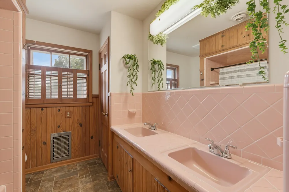 360 S 11th Avenue Munday, TX 76371