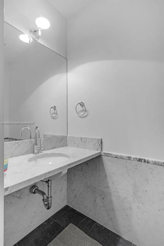 201 Aqua Ave #PH4 Miami Beach, FL 33141