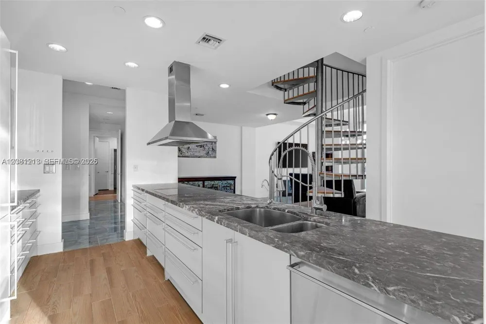 201 Aqua Ave #PH4 Miami Beach, FL 33141