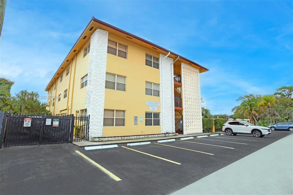 744 NE 14th Ave #6 Fort Lauderdale, FL 33304