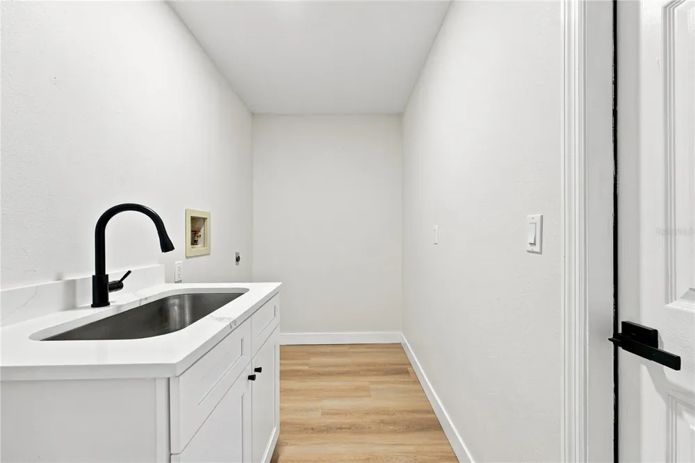 2405 APPALOOSA CIRCLE Sarasota, FL 34240
