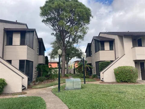2918 ANTIQUE OAKS CIRCLE #25
