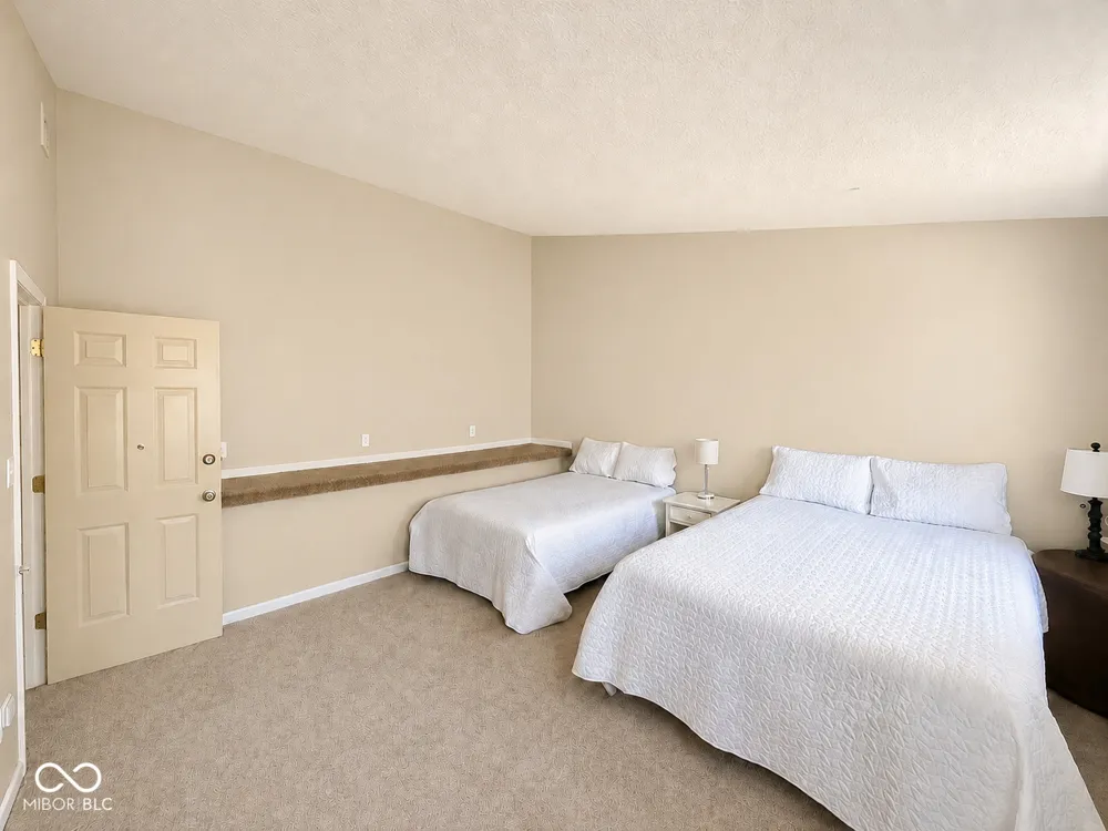 2072 E Waters Edge Drive #15 Bloomington, IN 47401