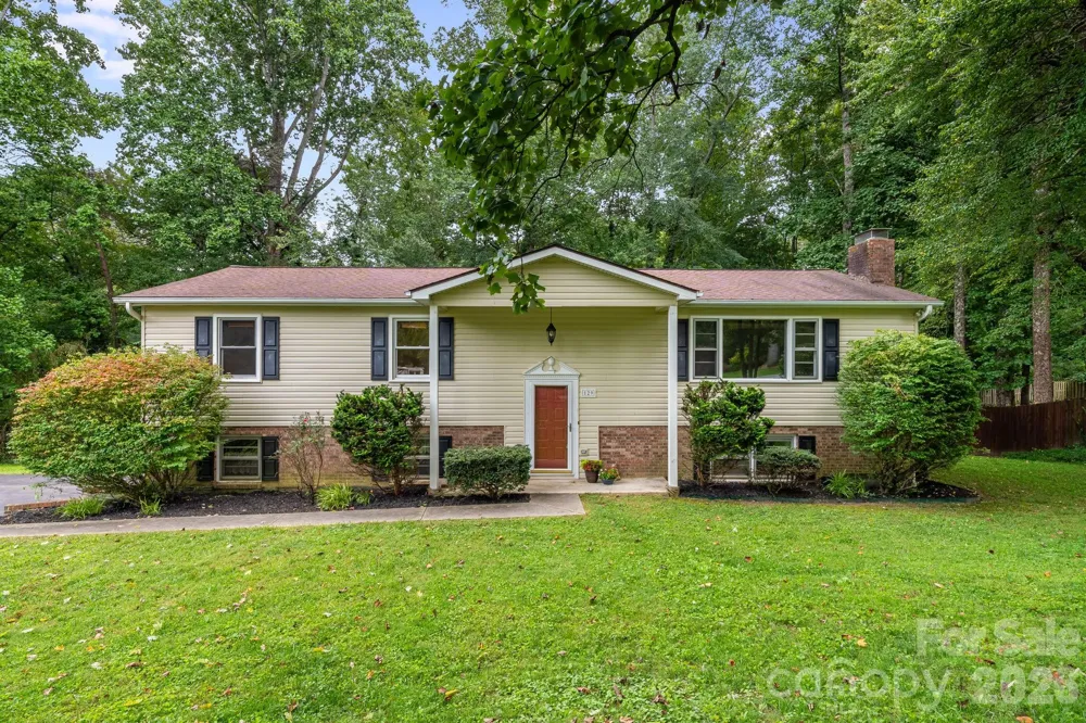 129 Whisperwood Drive Hendersonville, NC 28791