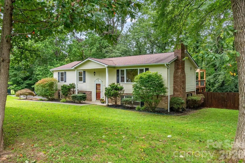129 Whisperwood Drive Hendersonville, NC 28791