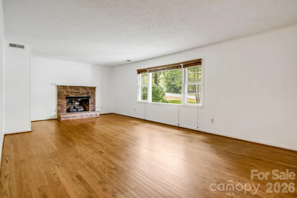 129 Whisperwood Drive Hendersonville, NC 28791