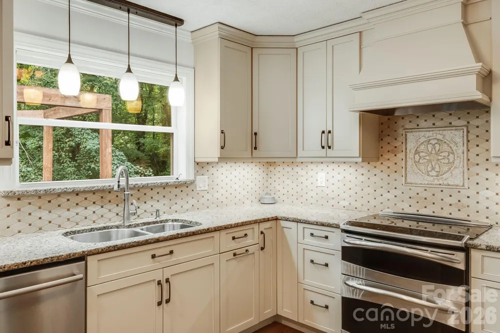 129 Whisperwood Drive Hendersonville, NC 28791