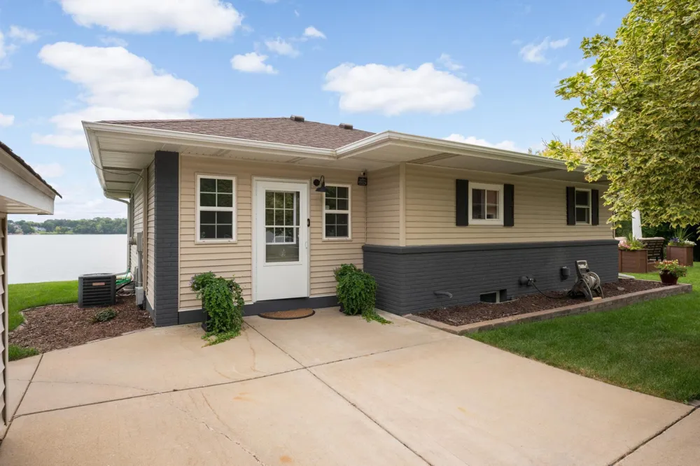 20341 Fairlawn Avenue Prior Lake, MN 55372