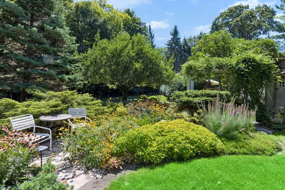 6880 Lotus Trail Chanhassen, MN 55317