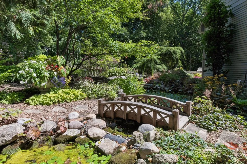 6880 Lotus Trail Chanhassen, MN 55317