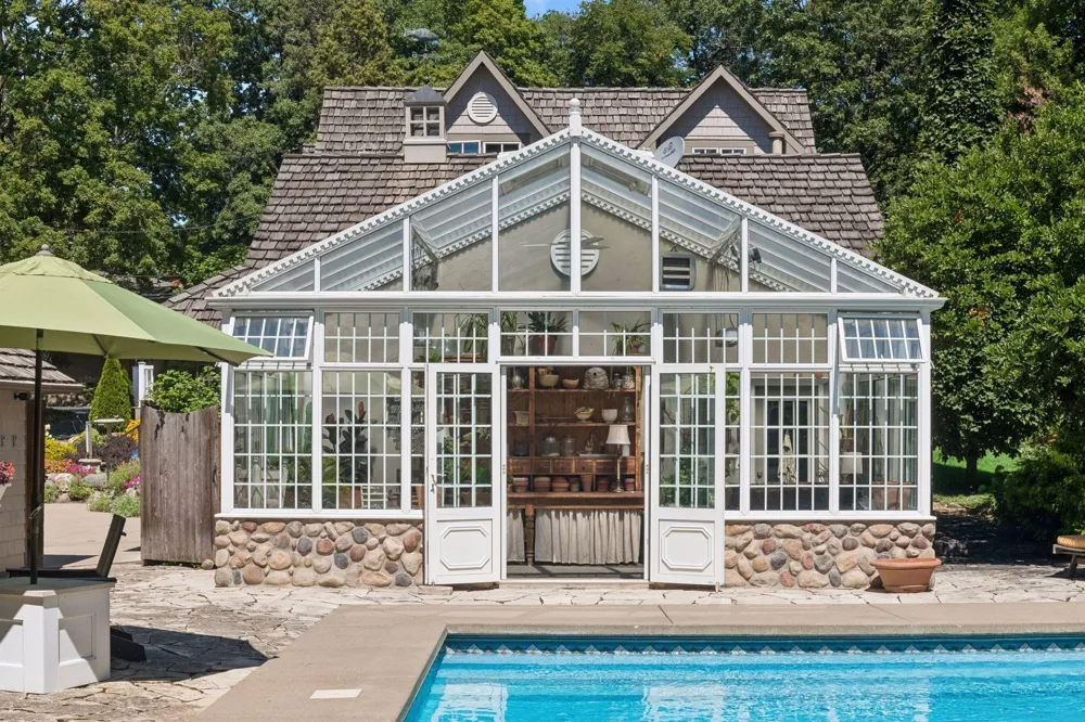 6880 Lotus Trail Chanhassen, MN 55317