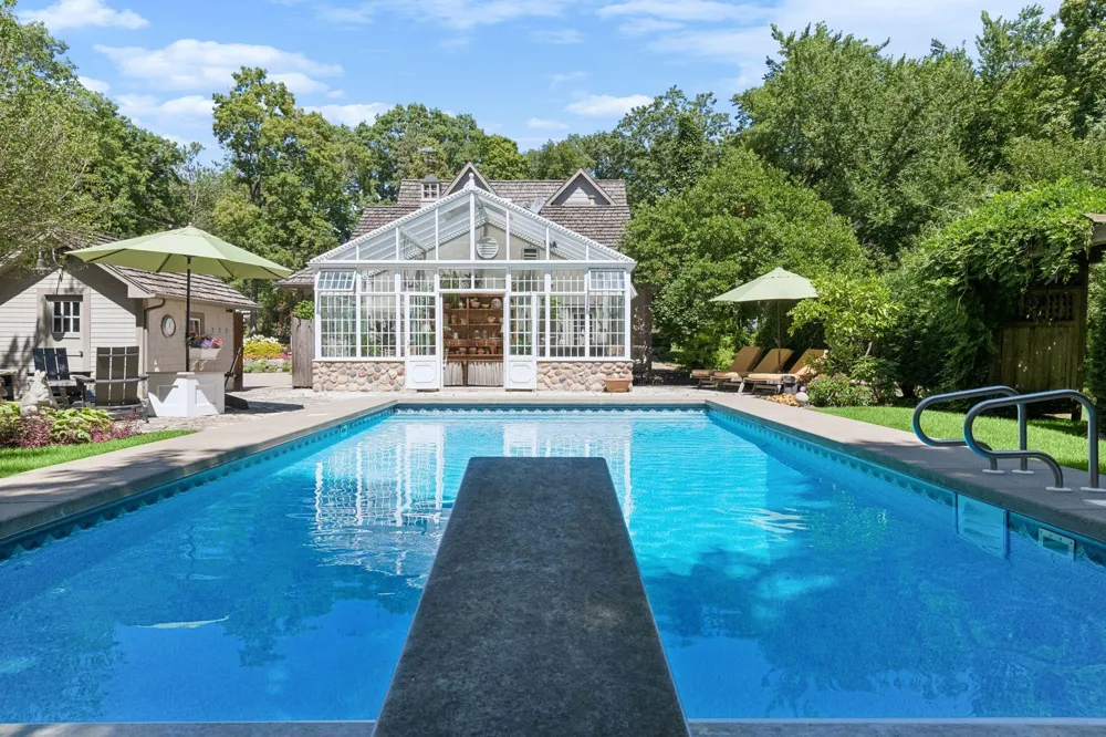 6880 Lotus Trail Chanhassen, MN 55317