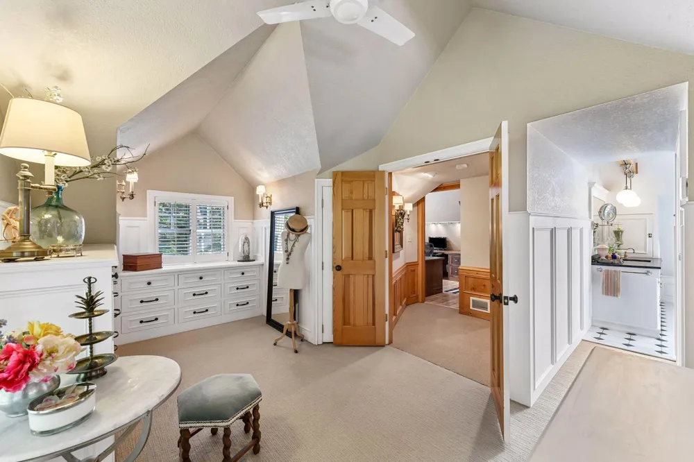 6880 Lotus Trail Chanhassen, MN 55317