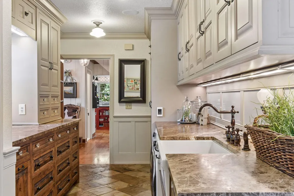 6880 Lotus Trail Chanhassen, MN 55317