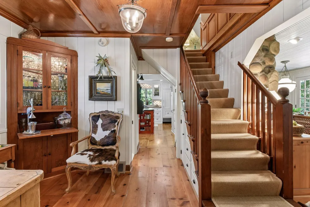6880 Lotus Trail Chanhassen, MN 55317