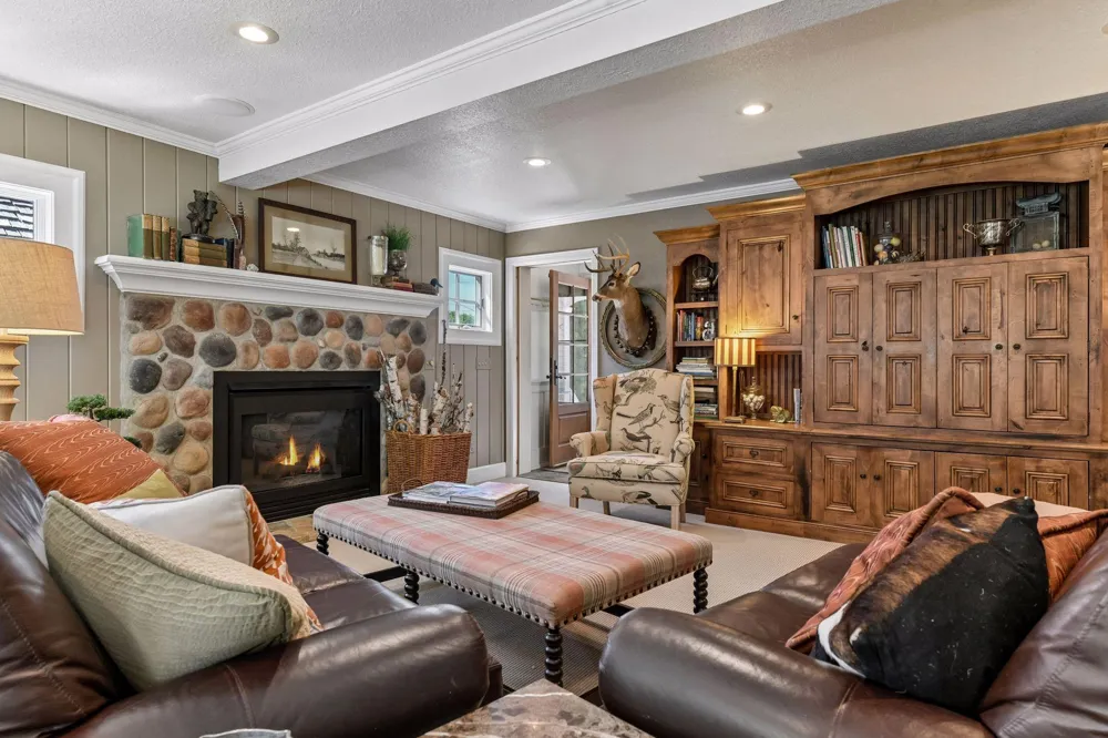 6880 Lotus Trail Chanhassen, MN 55317