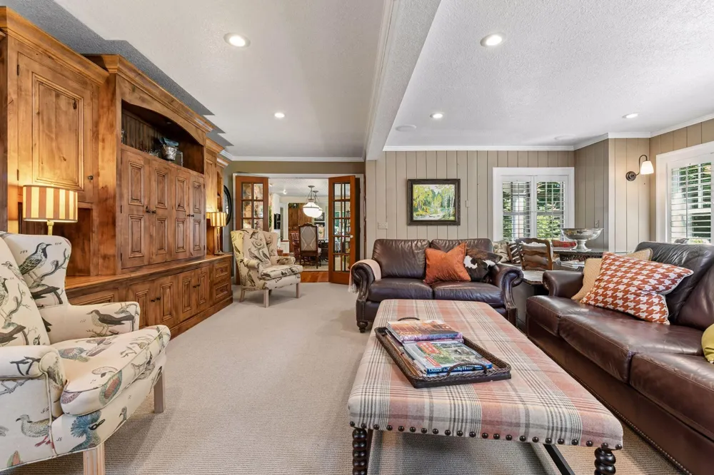 6880 Lotus Trail Chanhassen, MN 55317