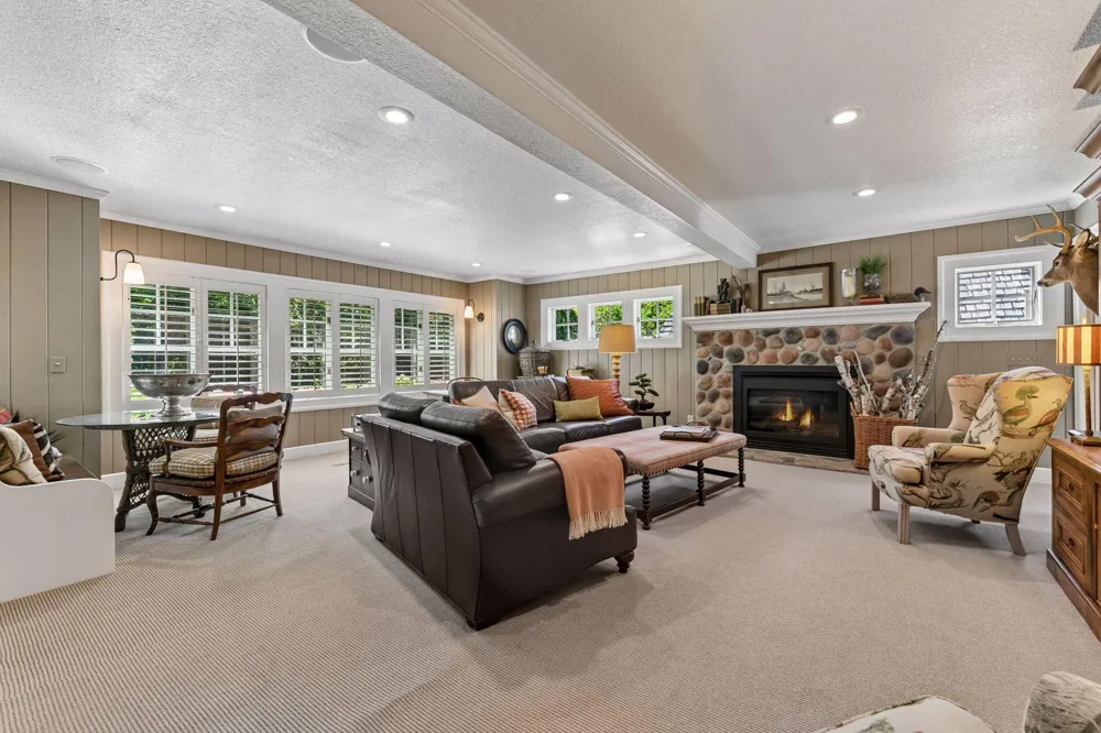 6880 Lotus Trail Chanhassen, MN 55317