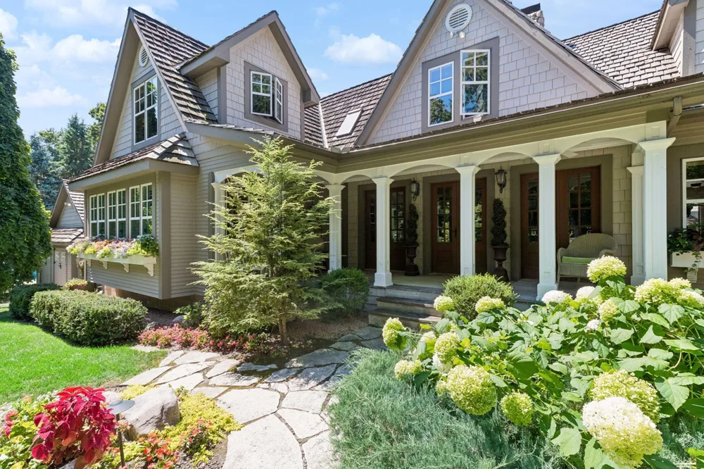 6880 Lotus Trail Chanhassen, MN 55317