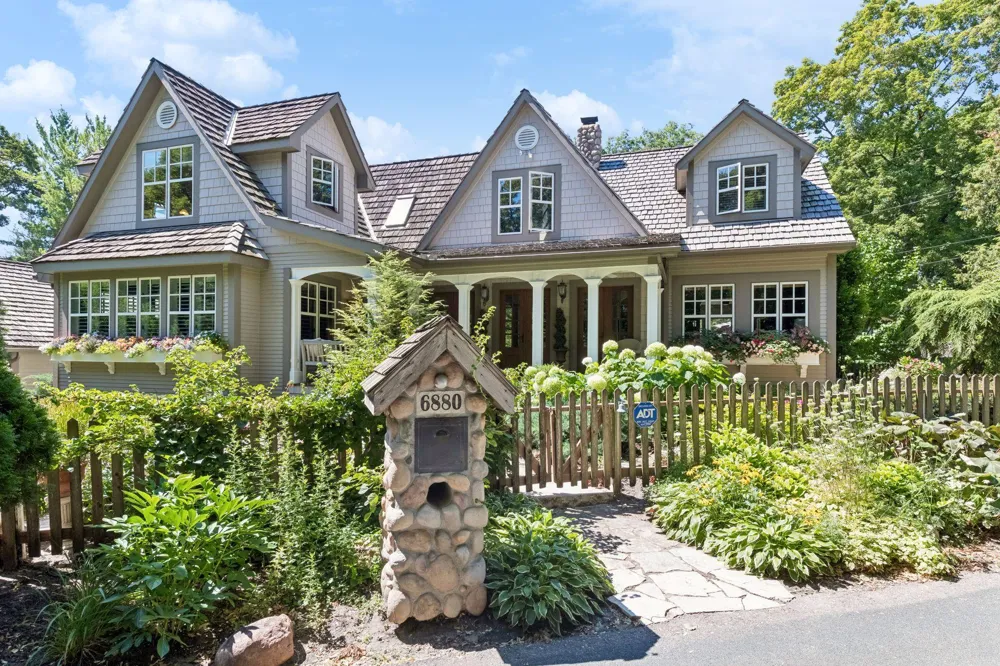 6880 Lotus Trail Chanhassen, MN 55317