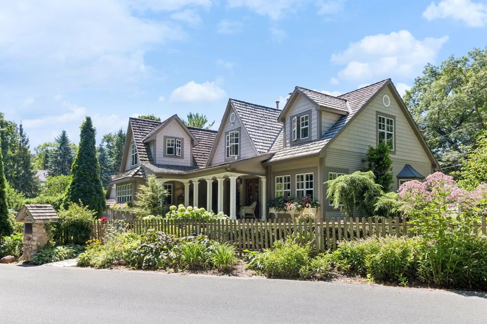 6880 Lotus Trail Chanhassen, MN 55317