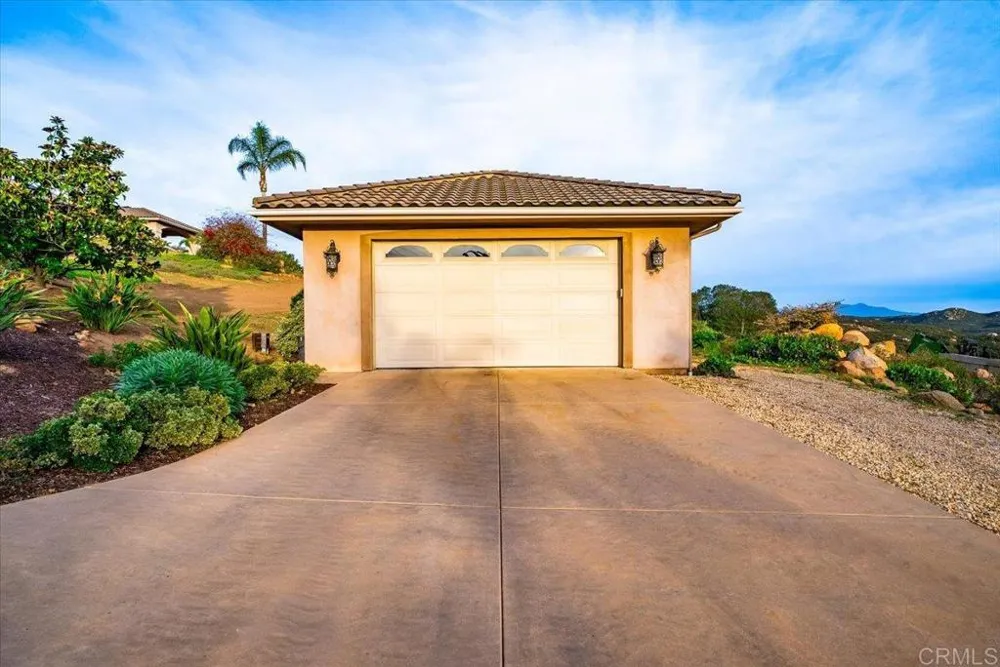 19894 Via Vista Grande Ramona, CA 92065