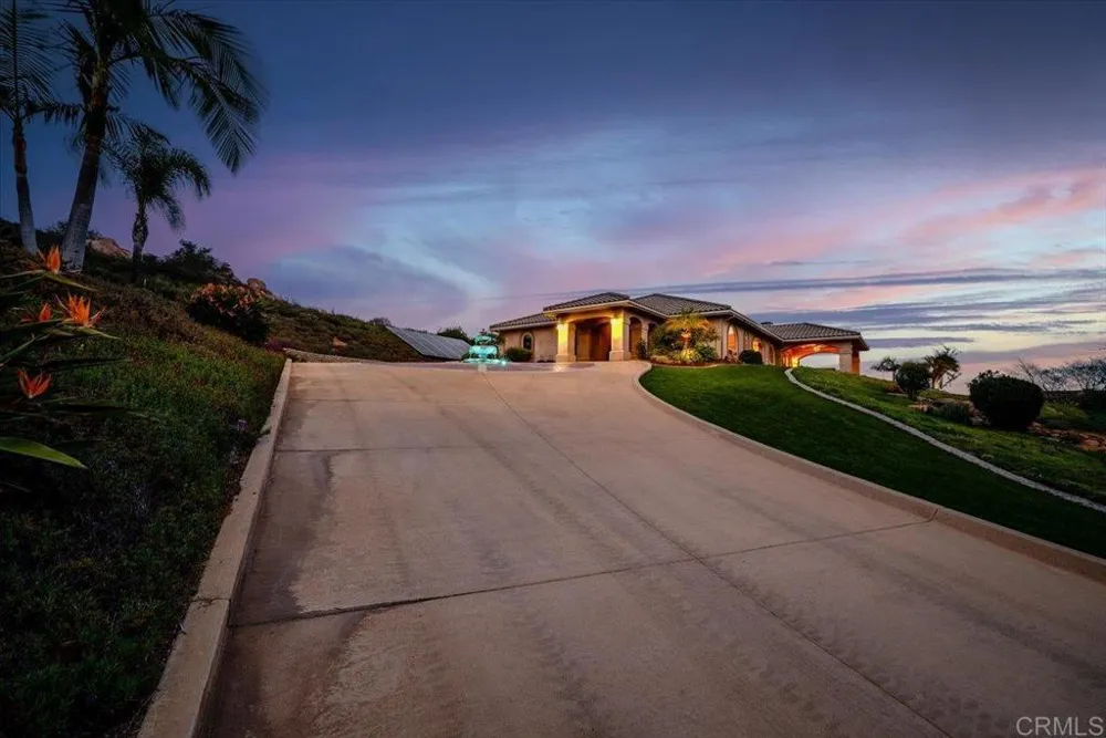 19894 Via Vista Grande Ramona, CA 92065