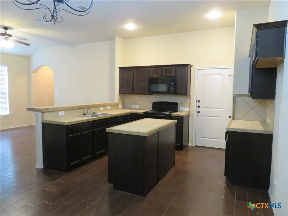 554 Creekside Circle New Braunfels, TX 78130