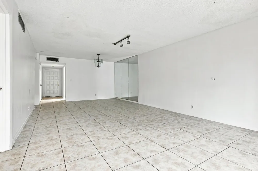 3280 SPANISH MOSS TERRACE #403 Lauderhill, FL 33319