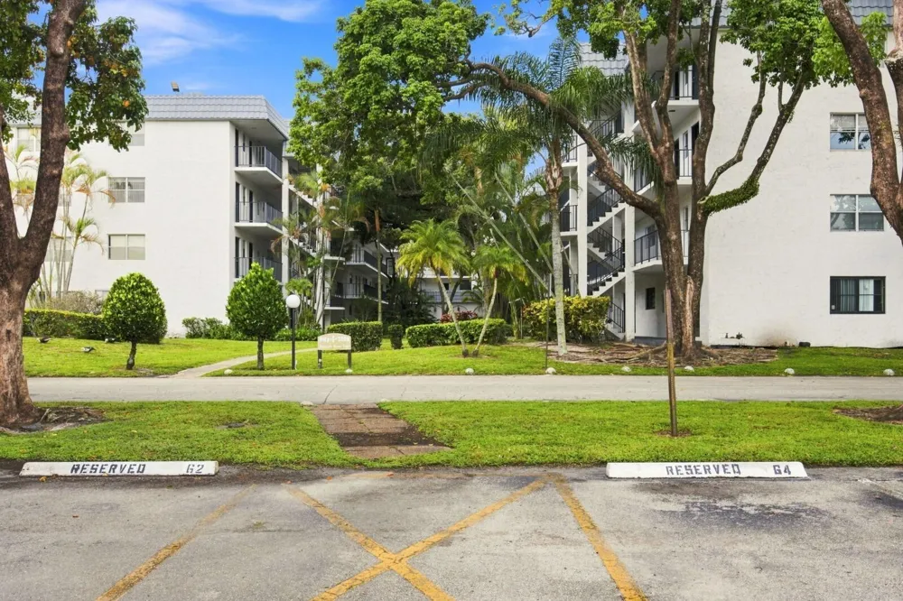3280 SPANISH MOSS TERRACE #403 Lauderhill, FL 33319
