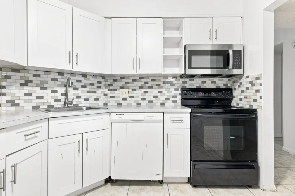 3280 SPANISH MOSS TERRACE #403 Lauderhill, FL 33319
