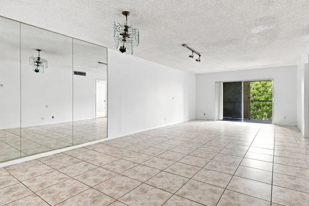 3280 SPANISH MOSS TERRACE #403 Lauderhill, FL 33319