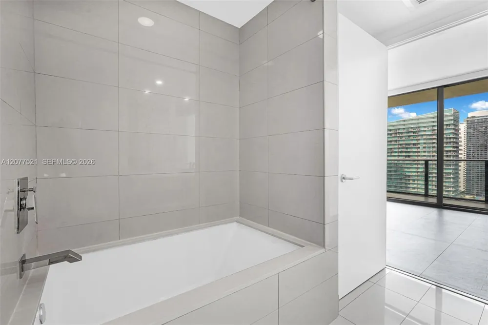 1300 S Miami Ave #2811 Miami, FL 33130