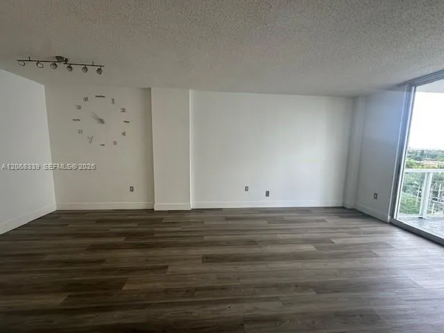 5091 NW 7th St #1008 Miami, FL 33126